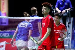 英雄联盟总决赛-中国队横扫法国队，黄鸭组合扛起全队