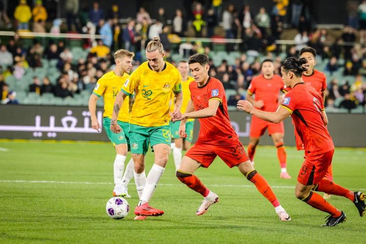 澳大利亚队面对巴西队,一触即发! 澳大利亚队面对巴西队,一触即发!