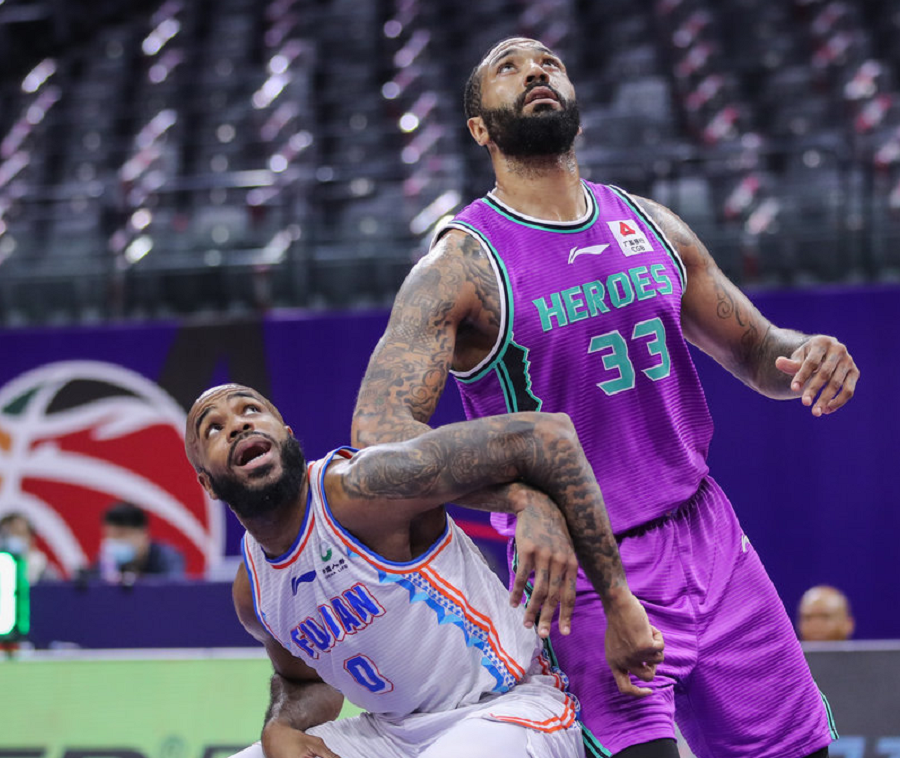 关于山东大胜福建，毫无悬念地保持领先的信息