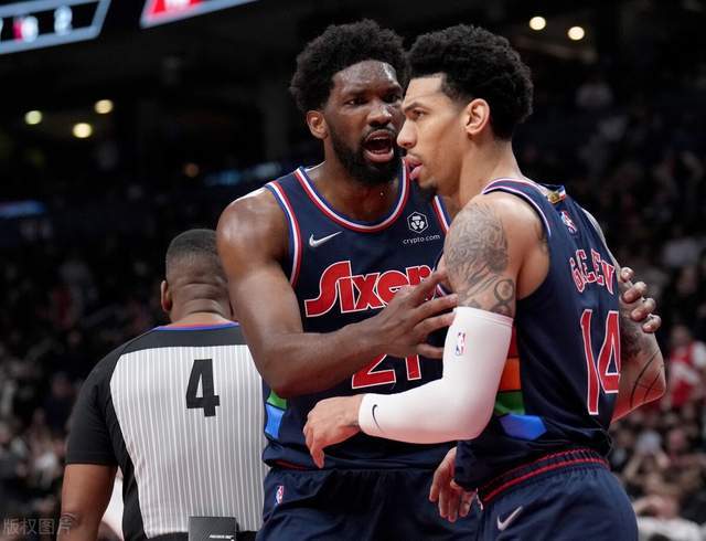 里昂血洗多伦多猛龙，Viper绝境下完成绝杀宿敌对决小组赛，点燃全场激情的简单介绍