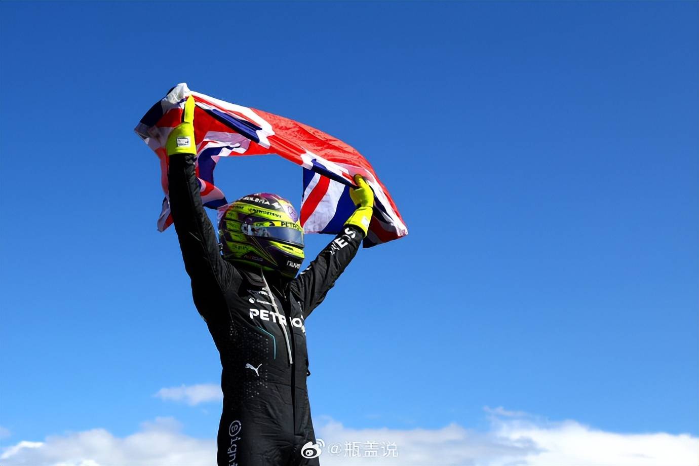 梅赛德斯轻取雷诺车队,汉密尔顿带队取胜的简单介绍 梅赛德斯轻取雷诺车队,汉密尔顿带队取胜的简单介绍