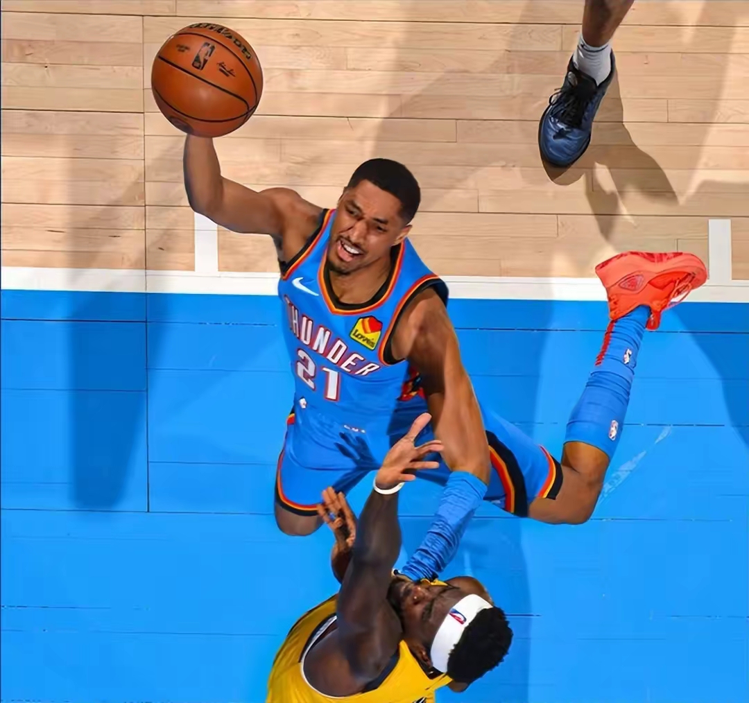 猛龙完胜步行者,麦科勒姆统治全场 猛龙完胜步行者,麦科勒姆统治全场