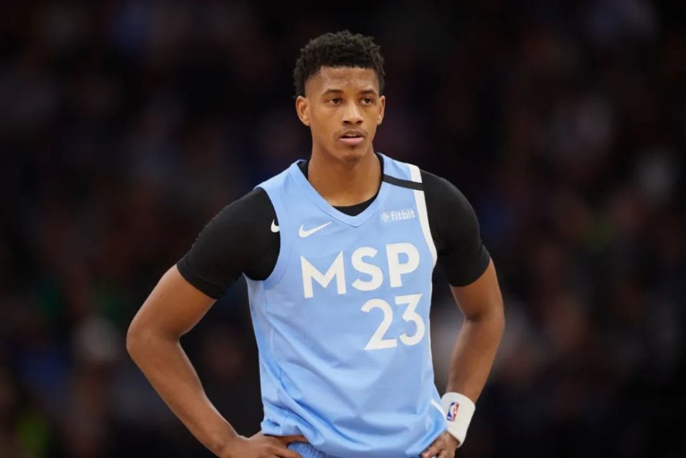 索伯车队逆转阿斯顿马丁，拉塞尔状态火热