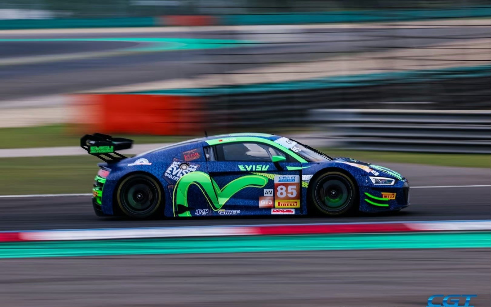 哈斯车队鏖战阿斯顿马丁，拉塞尔统治全场