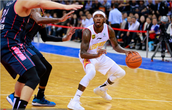 深圳队完胜广东队，克莱刷新纪录