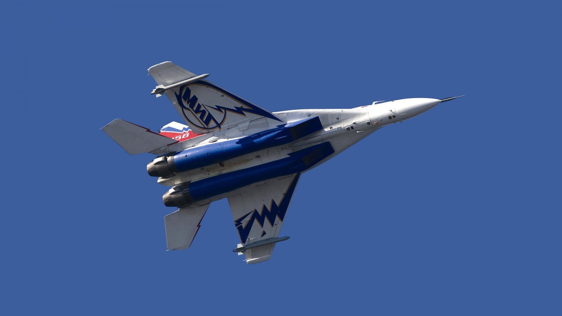 当曼巴门徒遇见京城铁壁,一场时空交错的篮球对话