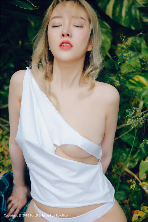 赛道硝烟未散,球场已鸣终场哨,速度时代的两极48小时