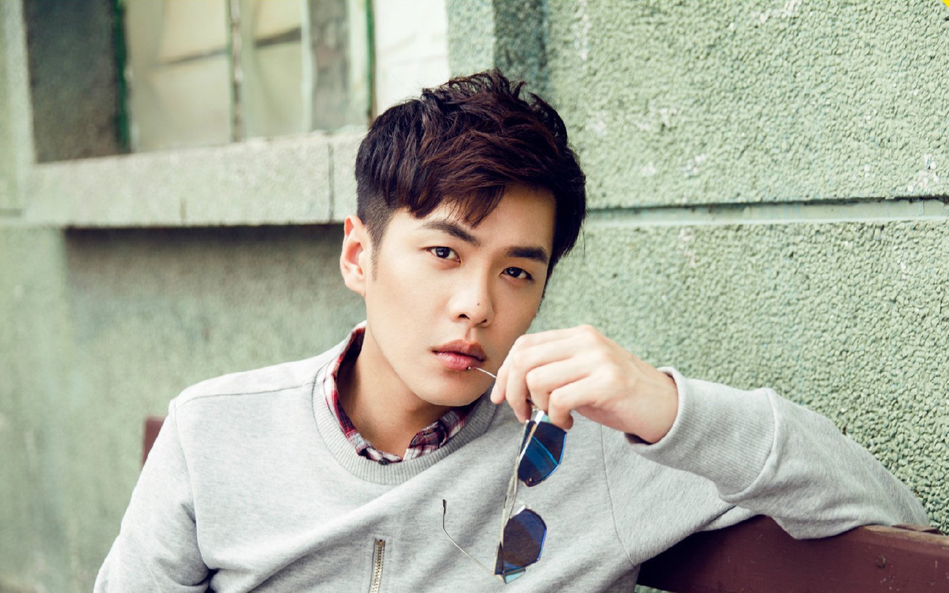 火箭提前终结悬念马刺，武切维奇在F1新赛季揭幕战接管比赛，跨越赛场的统治力